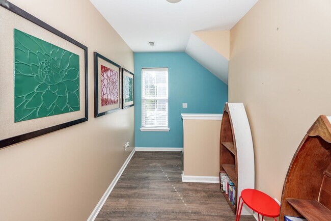 Building Photo - 4 Bedroom, 2.5 Bathroom Home in Brownswood...
