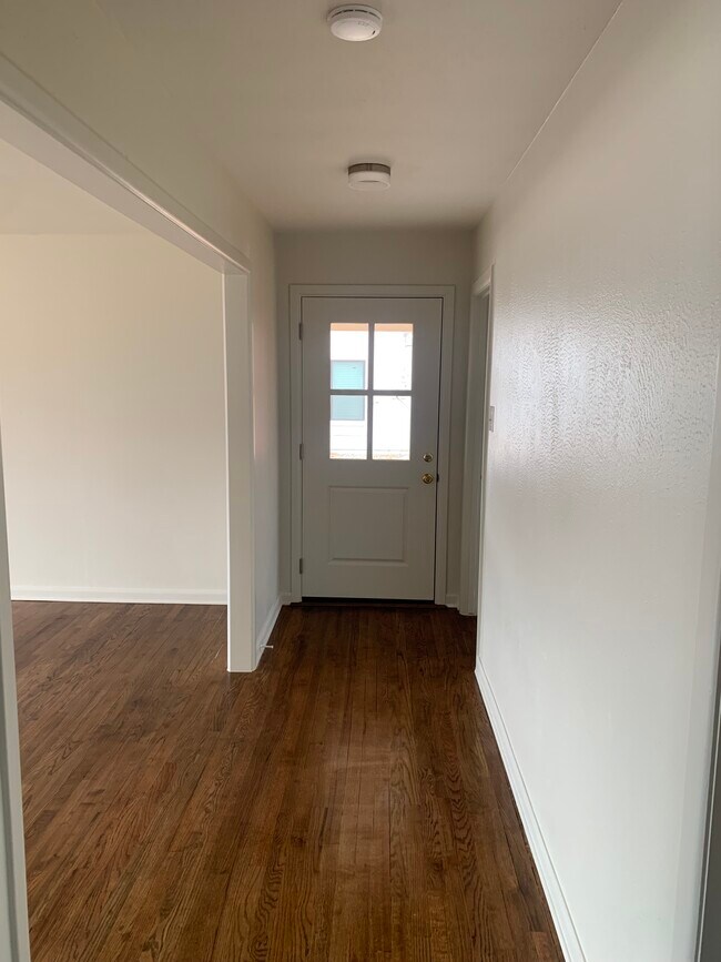 Building Photo - 1806 W Louisiana Ave