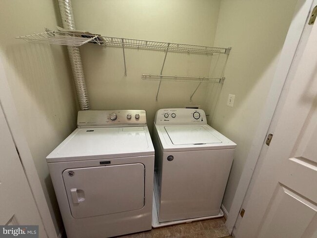 Building Photo - 22949 Fanshaw Square