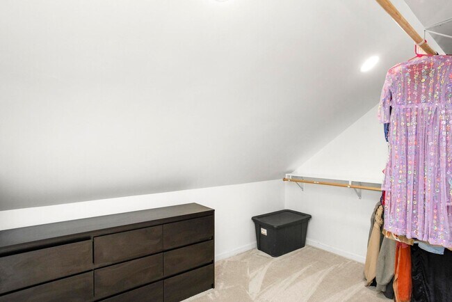 Building Photo - 1009 Elmshade Ln