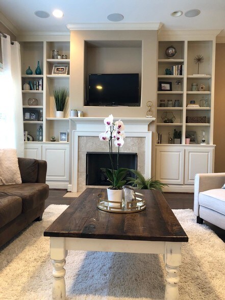 Built-ins with fireplace! - 3189 Parthenon Ave