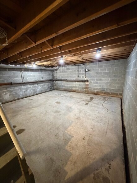 Building Photo - 16 Cherry St