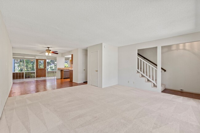 Primary Photo - Pet Friendly Pearl City Townhouse with A/C