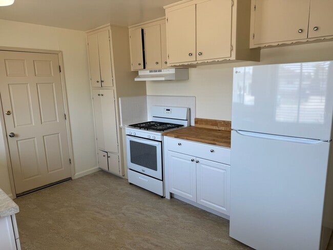 Building Photo - 870 Pearl Dr
