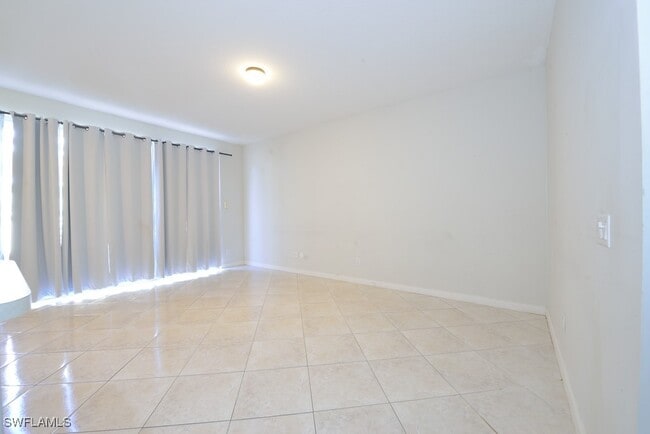 Building Photo - 6250 Towncenter Cir