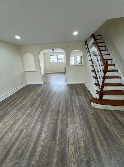 Building Photo - 7101 Radbourne Rd