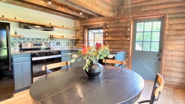 Building Photo - 615 Falls Dr