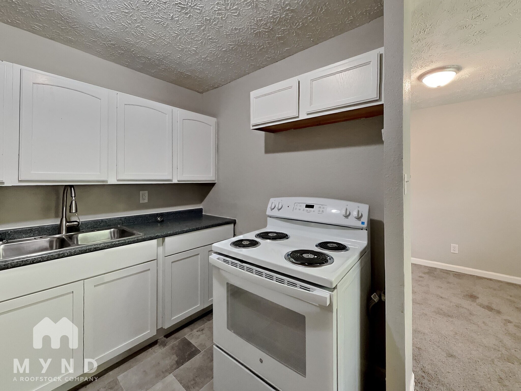 Building Photo - 6125 Roselawn Dr