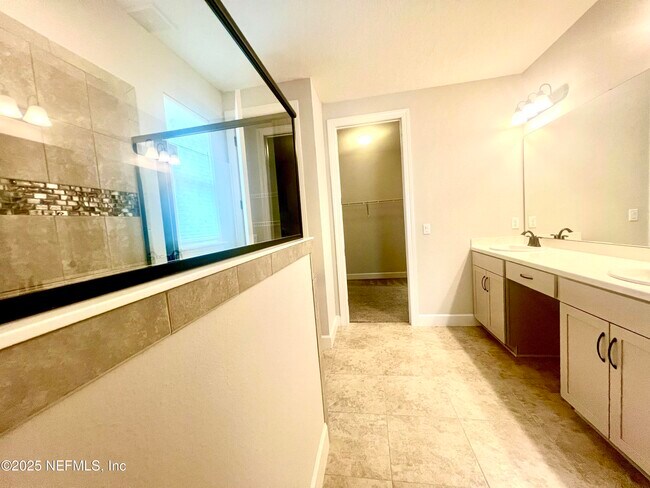 Building Photo - 242 Orchard Ln