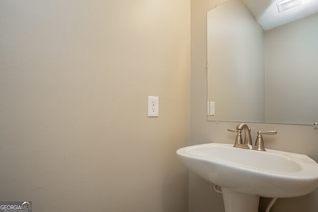 Building Photo - 7076 Shenandoah Trail