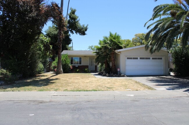 Primary Photo - Charming 3 Bed 2 Bath House for lease.