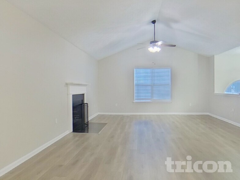 Building Photo - 2211 Ashton Dr