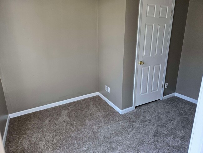 Building Photo - 1211 Garfield Ave