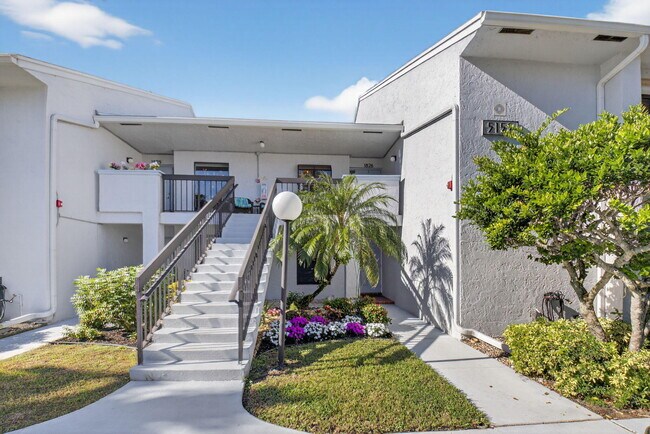 Building Photo - 5152 Golfview Ct