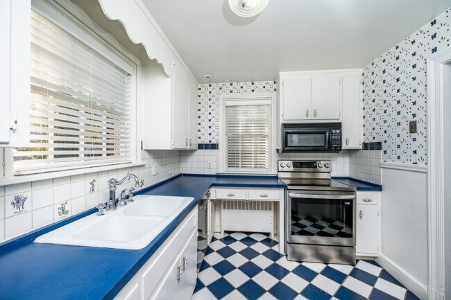 Building Photo - Traditional Cape Cod Charm Meets Henrico C...