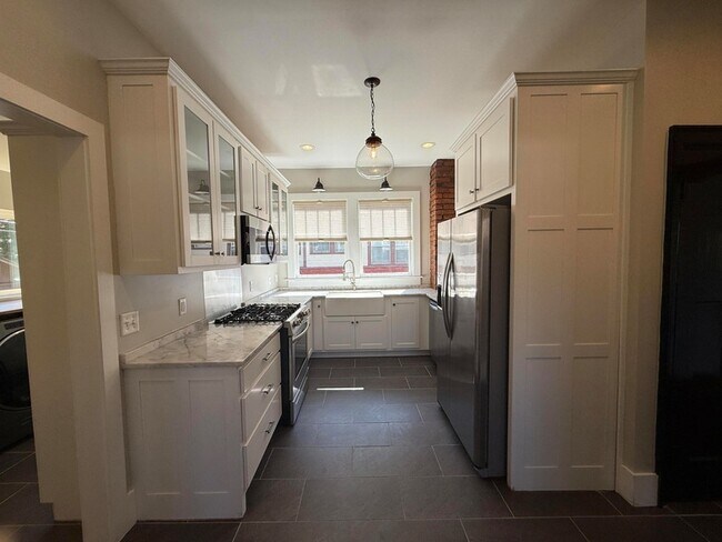 Building Photo - 206 Eveningside Dr