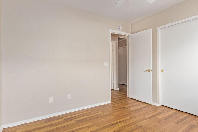 Building Photo - 13949 N 133rd Dr