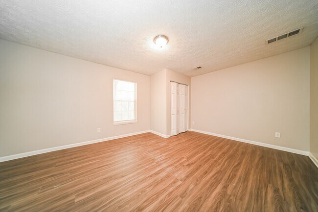 Building Photo - 40 Hunters Ridge Ct