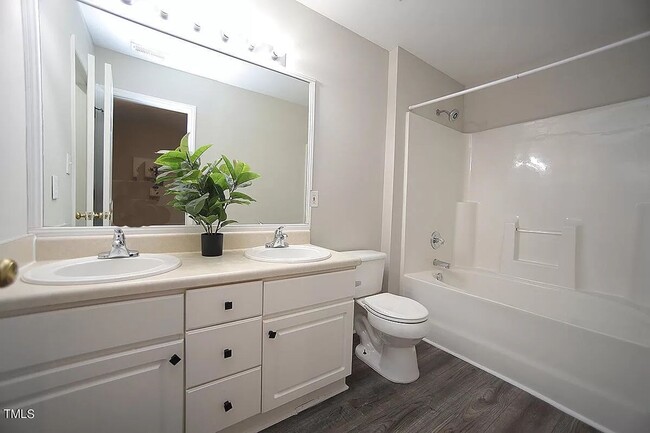 Building Photo - Spacious End-unit Townhome, LVP Floors, Op...