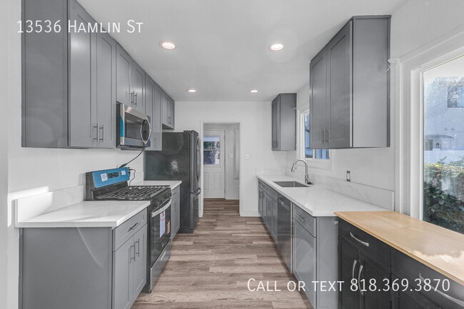 Building Photo - 13536 Hamlin St