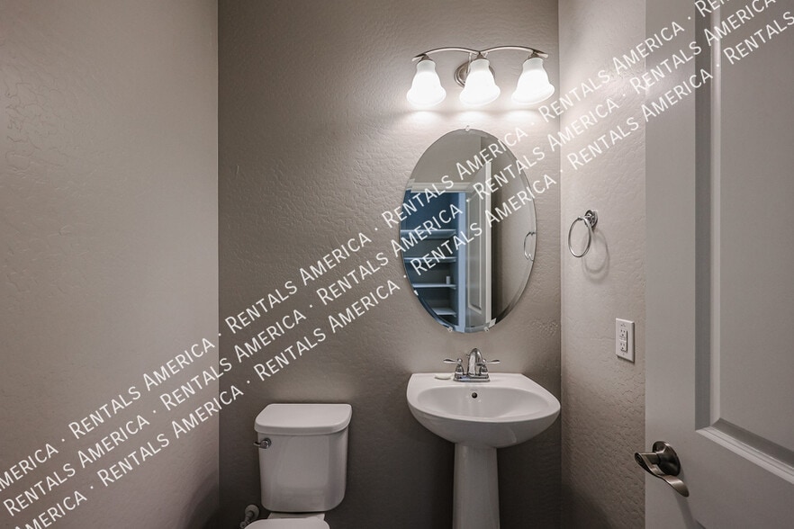 Building Photo - 263 N 69th Pl