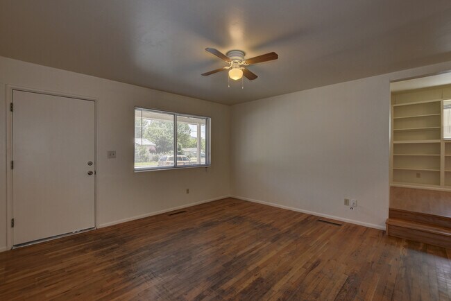 Building Photo - 806 Campbell St