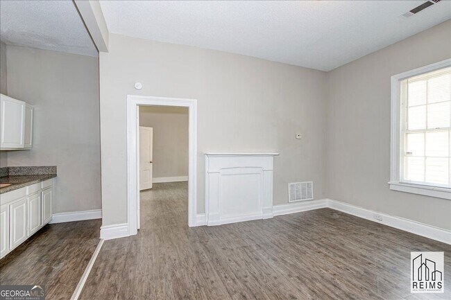 Building Photo - 230 Telfair St