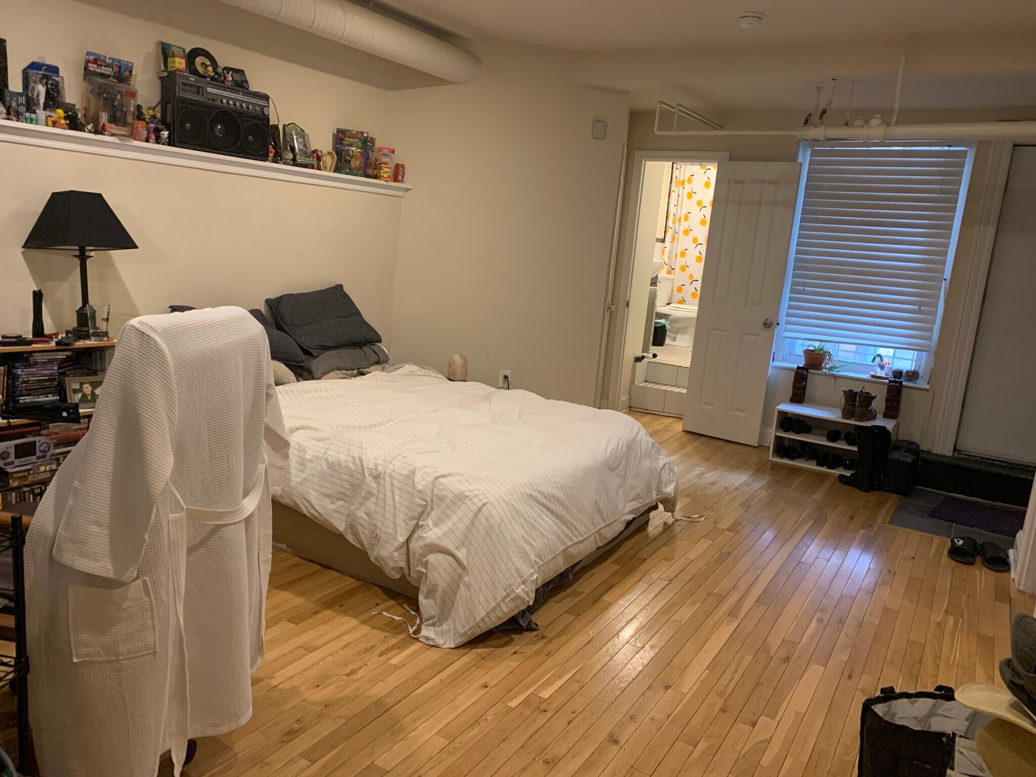 Building Photo - 2105 N Charles St