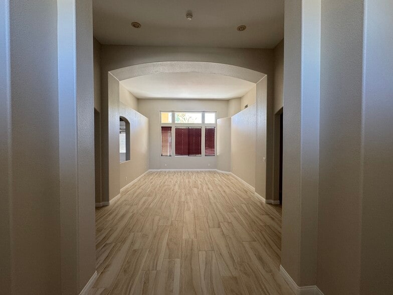 Building Photo - 712 Pinnacle Heights Ln