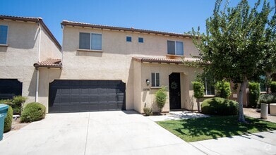 Building Photo - Full Furnished Short or Long-term rental i...