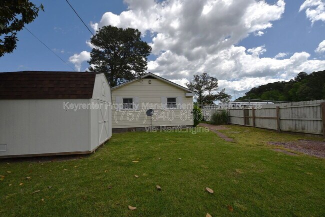 Building Photo - 213 Bassett Ave