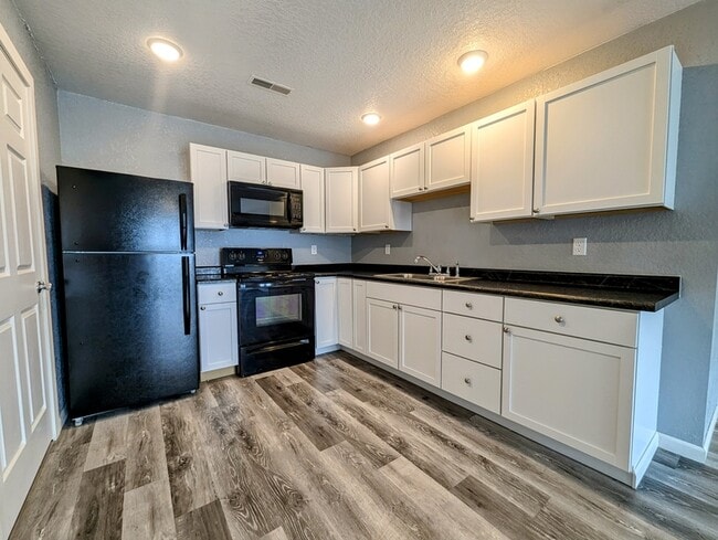 Building Photo - 1317 B Ave W