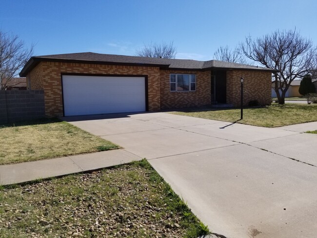 Building Photo - LARGE BRICK HOME CORNER LOT