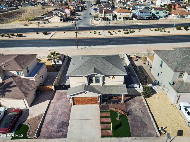 Building Photo - 11107 Redstone Cove Dr