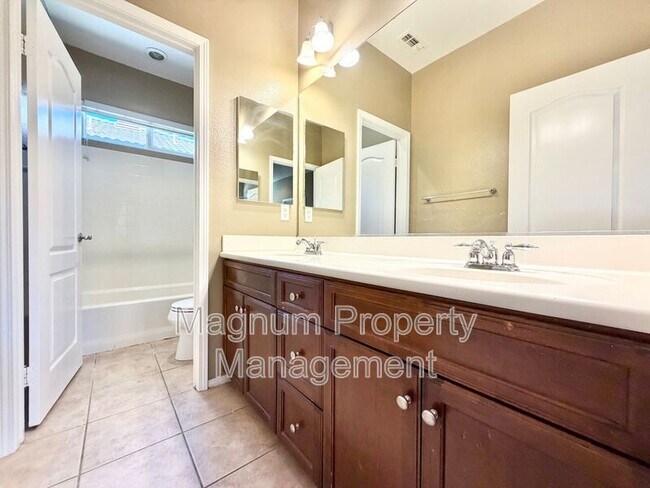 Building Photo - 28853 Sarasota Way