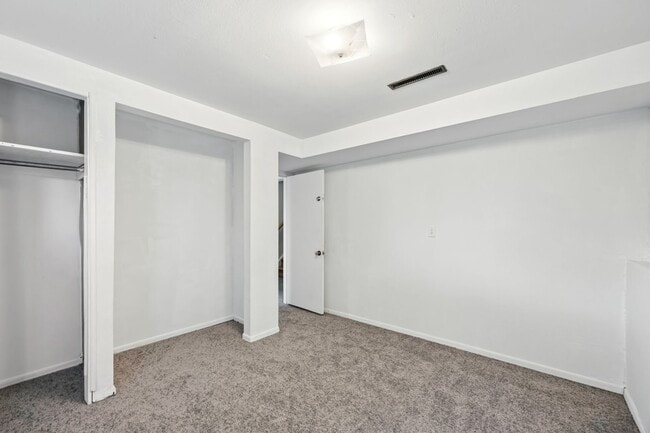 Building Photo - 4 Bedroom, 2 bathroom Located Close to Pikes Peak Community College!