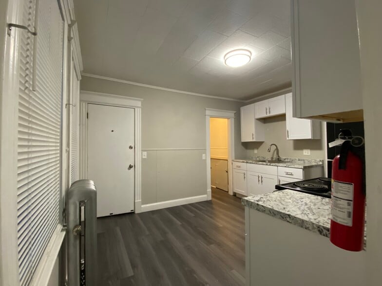 Building Photo - 46 Mooreland St