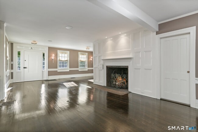 Building Photo - 890 Silvermine Rd