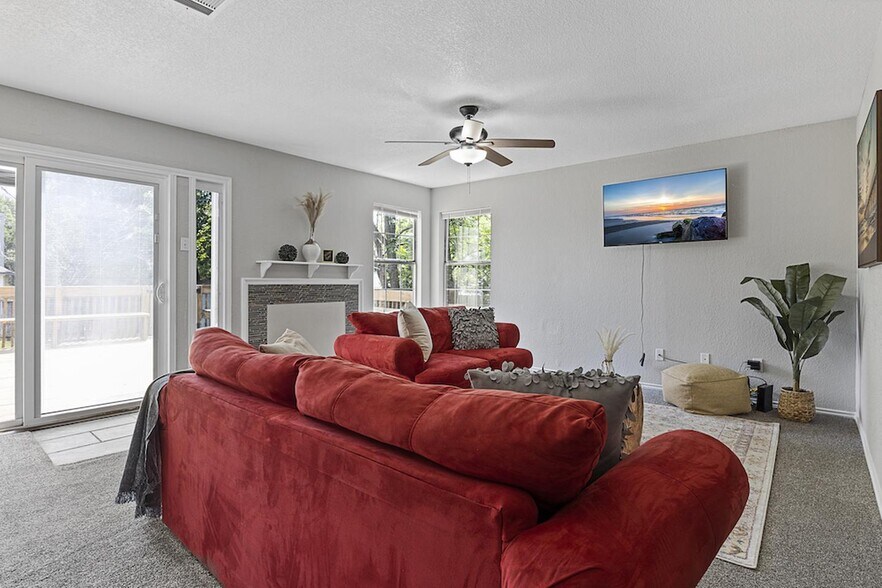 Building Photo - Modern Austin Home Near Walnut Creek Greenbelt