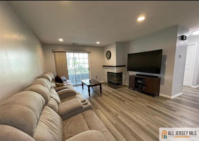 Building Photo - 802 Meadow Ct