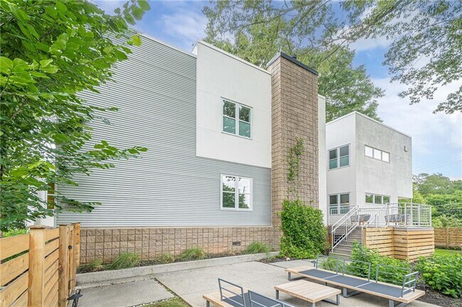Building Photo - 2269 Briarwood Hills Dr NE