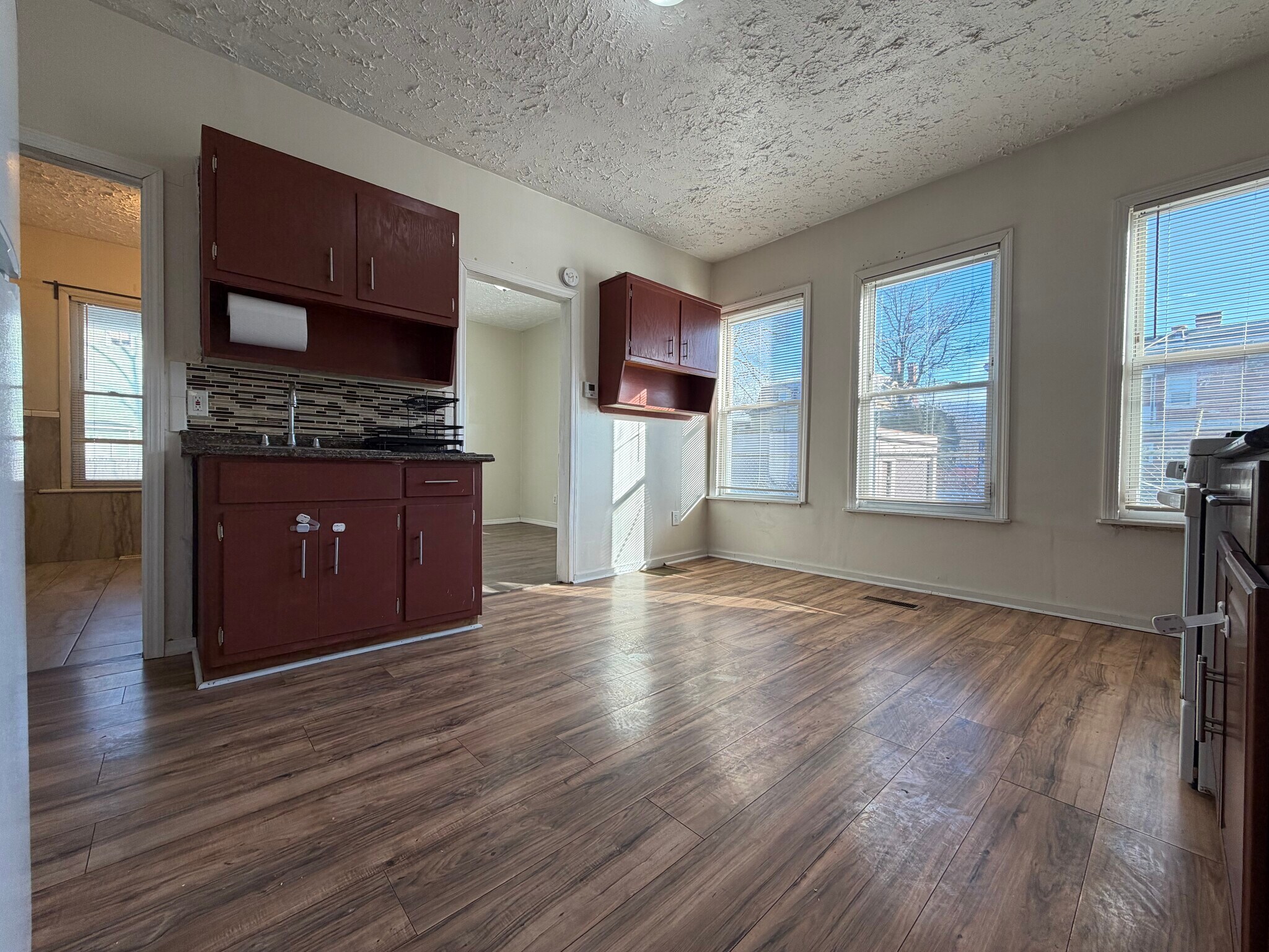 Building Photo - 470 Noble Ave