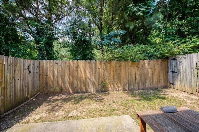 Building Photo - 2249 Knoxhill View