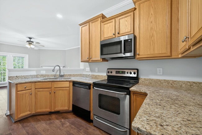 Building Photo - 770 Parkside Townes Ct