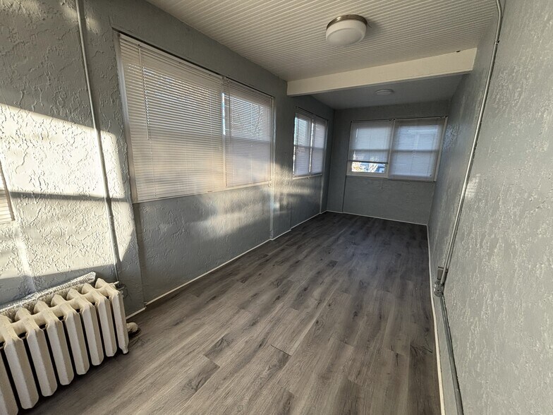 Bed 3 or playroom/office sunroom - 8039 White Ave