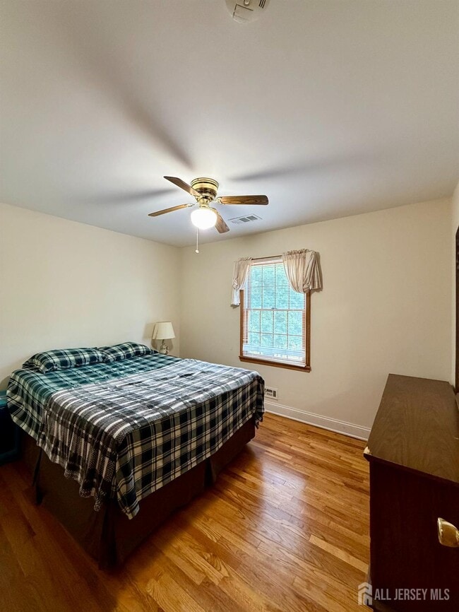 Building Photo - 214 Rivercrest Dr