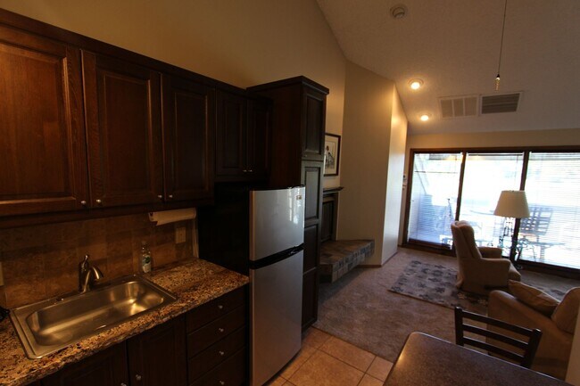 Building Photo - Furnished Country Club Condo | Private Balcony + Golf Course Views