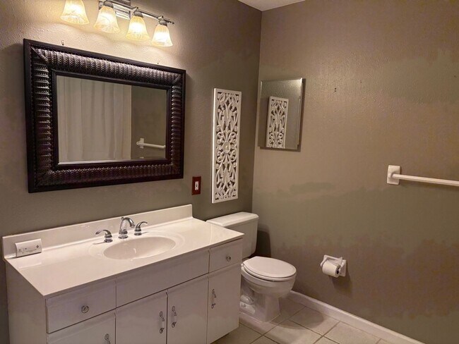 Building Photo - 1716 Highview Cir Ct