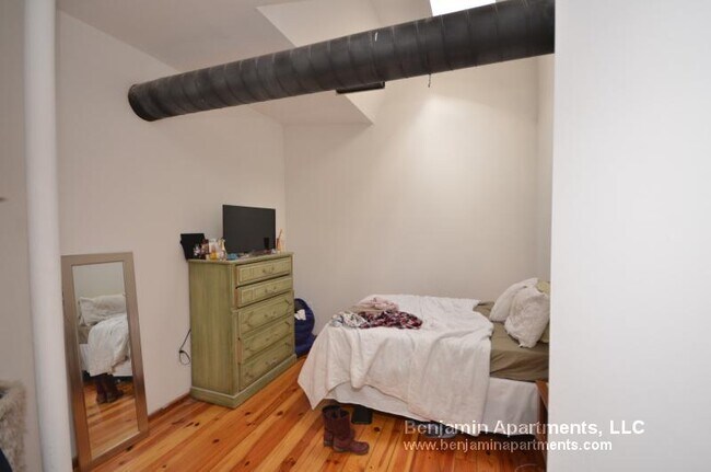 Building Photo - 600 Columbia Rd