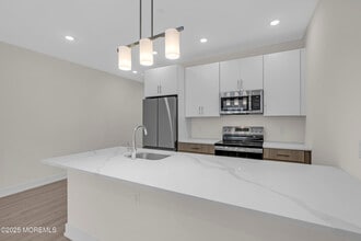 Building Photo - 19 Carr Ave